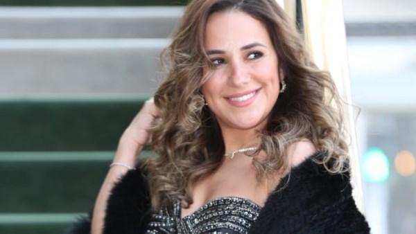 النجمة شيري عادل خلال تكريمها في مهرجان الغردقة لسينما الشباب