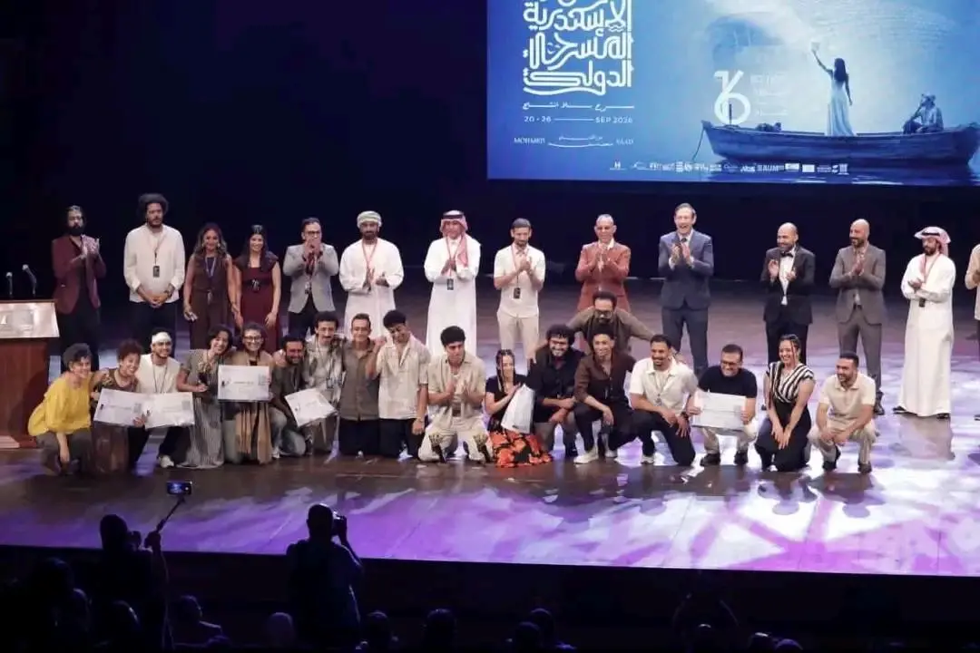 فريق عرض «سابع سما» خلال مشاركته في مهرجان الإسكندرية المسرحي الدولي