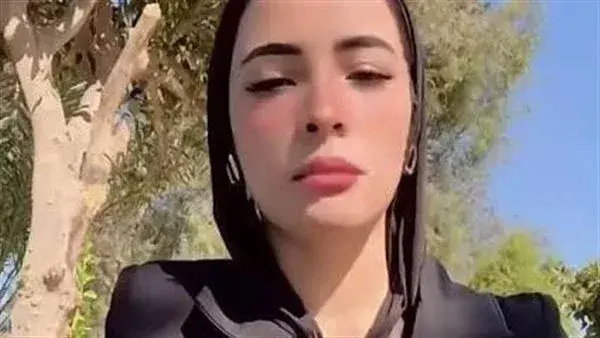 دينا عزت
