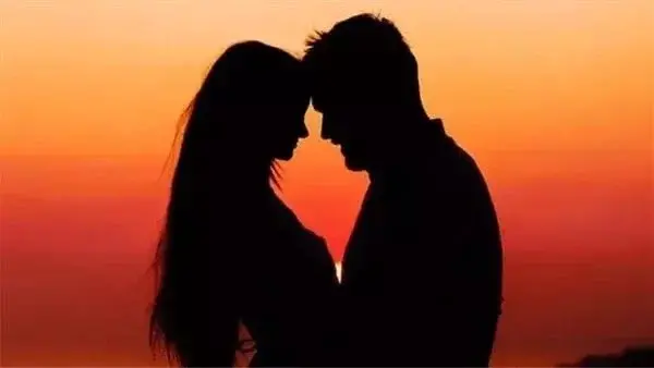 زواج مطرب شهير من مديرة أعماله