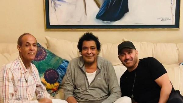 أحمد السقا يزور محمد منير في منزله.. أحدث ظهور للكينج