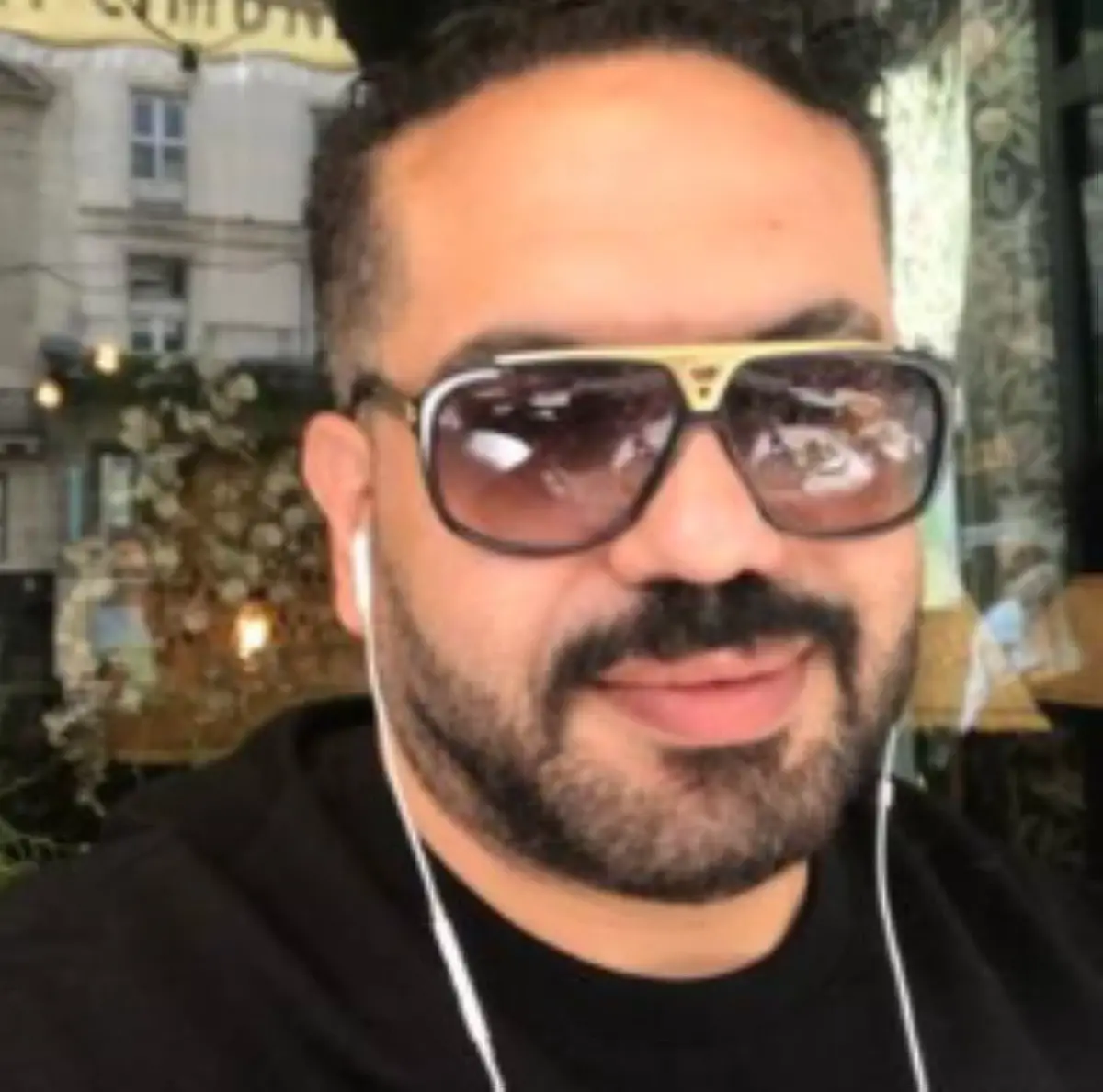 المحامي مصطفى مجدي يتولى الدفاع عن الشاعر وليد الغزالي في القضية محل التحقيق