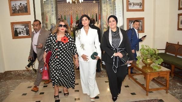 يسرا وكارولين عزمي تتصدران قائمة المكرمين