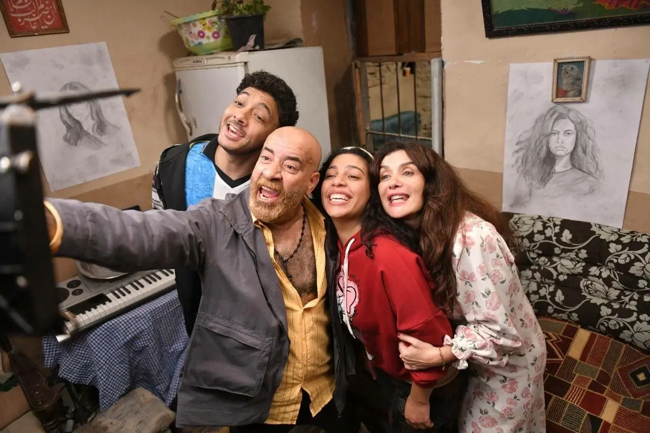 محمد سعد وغادة عادل في فيلم فاميلى بيزنس خلال عرضه التلفزيوني الأول
