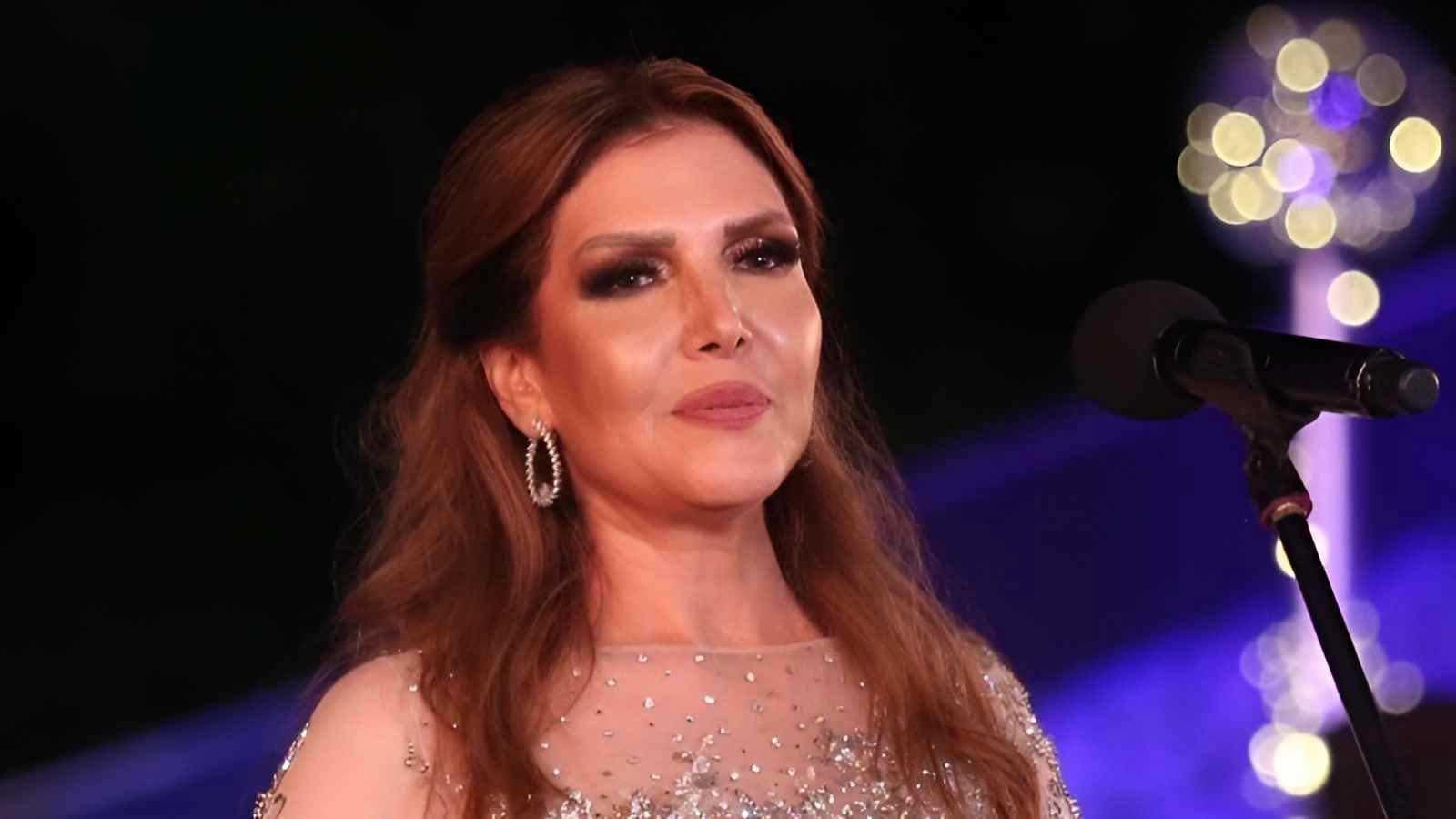 نادية مصطفى خلال جلسة الصلح بين مصطفى كامل وطارق الشناوي داخل نقابة الصحفيين