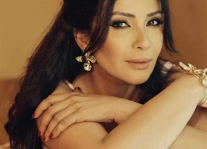 منى زكي في رحلتها الفنية من المسرح إلى السينما والتليفزيون قبل تكريمها في مهرجان الجونة