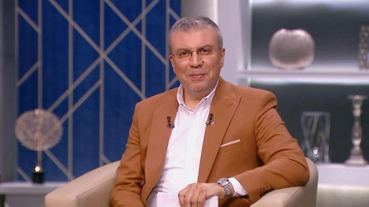 عمرو الليثي يستعيد ذكريات والده الراحل وطفولته في حديث مؤثر عن الحنين والفقد