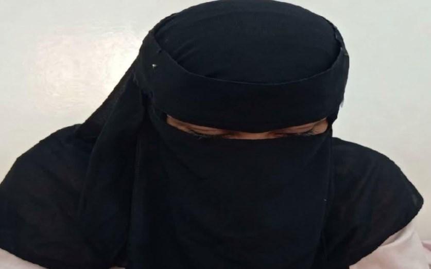 فتاة منقبة 