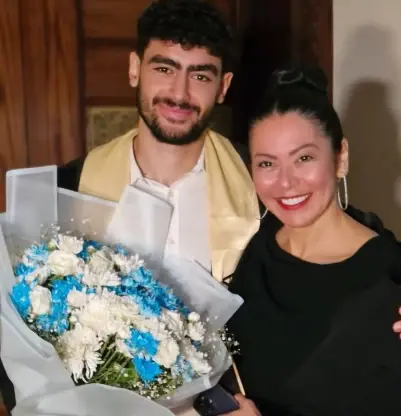 لقاء الخميسي تحتفل بتخرج نجلها من الجامعة وتشارك صورة تجمعهما