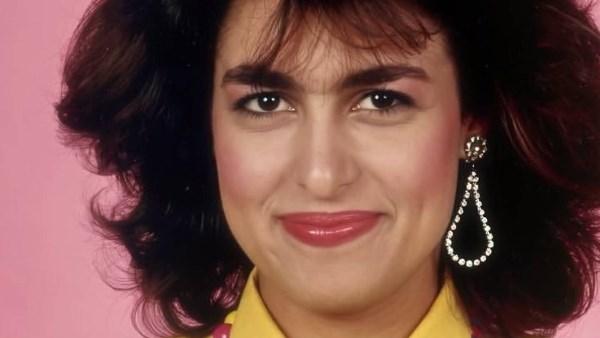 الفنانة سيمون تستعيد ذكريات نجاح أغانيها خلال فترة الثمانينيات