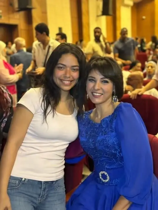 نورهان شعيب مع فرح ابنة باسم سمرة في افتتاح مهرجان إيزيس